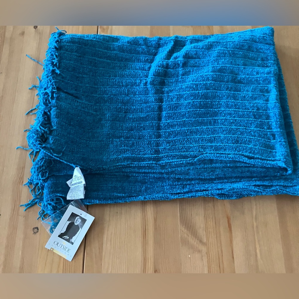 NWT Women’s Blue Textured Scarf/Wrap/Throw Blue Fringe Scarf 30”